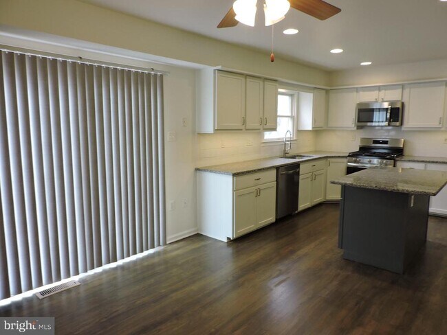 Foto del edificio - 115 S Bell Ave