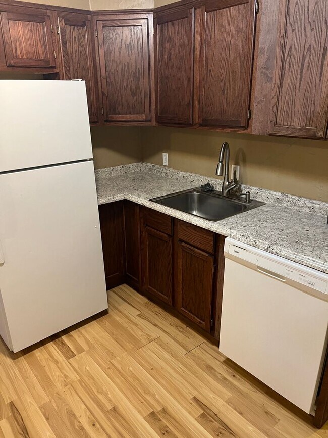 Foto del edificio - 3 Bed 1 Bath Downstairs unit.