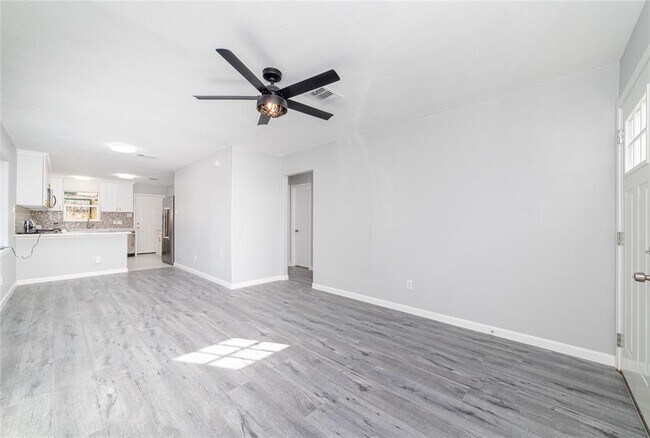 Building Photo - 1716 Crestdale Dr