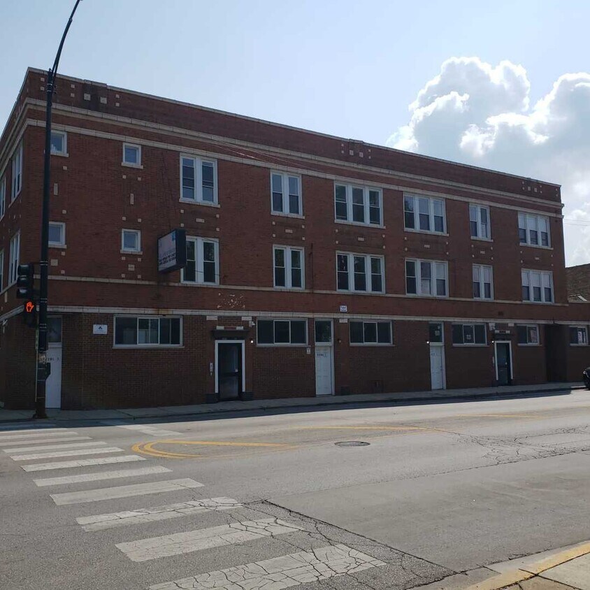 Primary Photo - 4203 W Division St