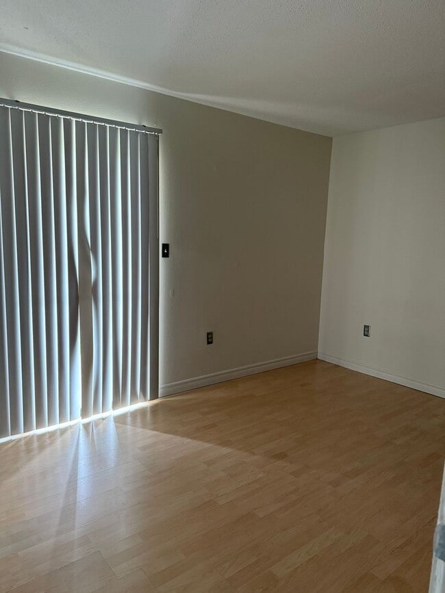 Building Photo - LEASE NOW AND ENJOY 50% OFF 2ND MONTH! Loc...