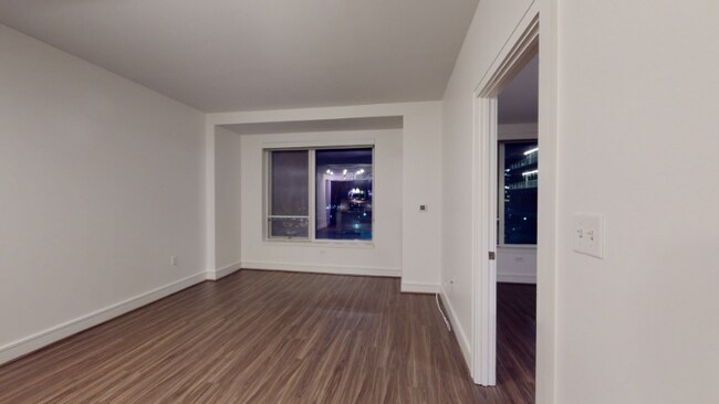 Foto del edificio - 100 Pier 4 Blvd.