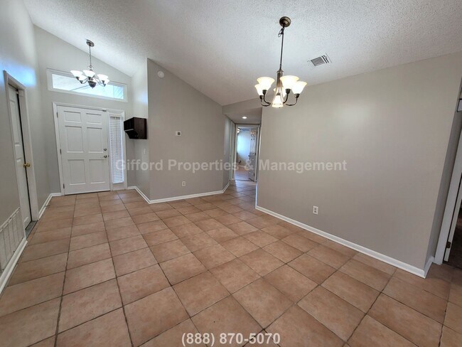 Foto del edificio - Renovated 3BR/2BA Chimney Lakes Home