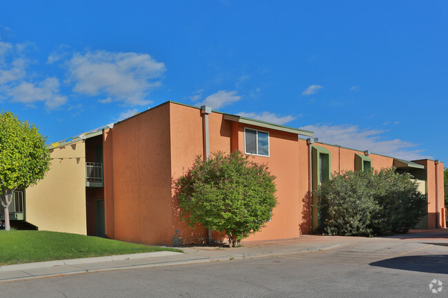 La Hacienda Apartments El Paso