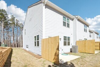 Building Photo - 660 Magnolia Cir