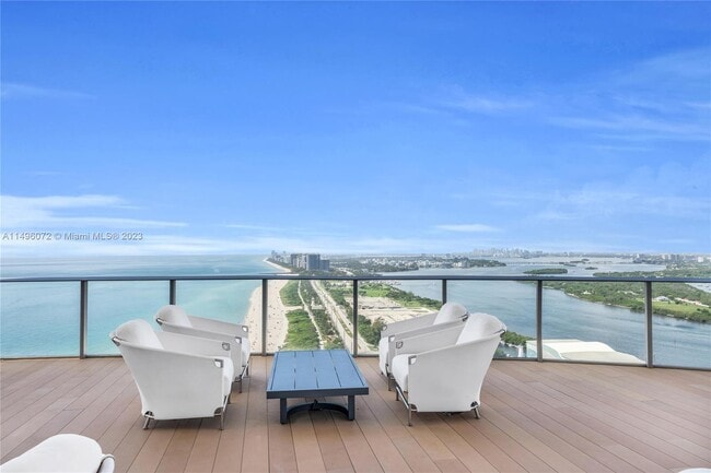 Building Photo - 15701 Collins Ave