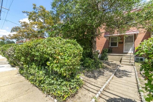 Building Photo - 3033 Seamon Ave