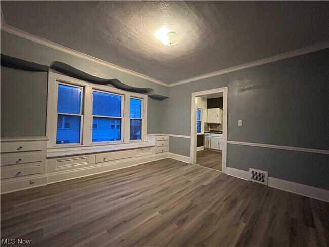 Building Photo - 3645 E 153rd St