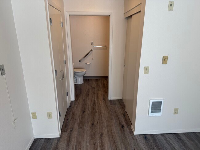 Armarios - Rose City Center Apartments - 55 and Over