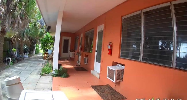 Building Photo - 728 SE 19th Ave