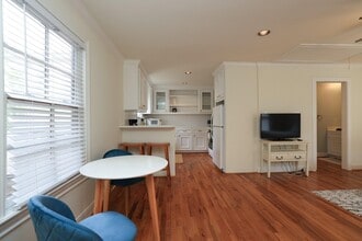 Building Photo - 1132 Oxford St