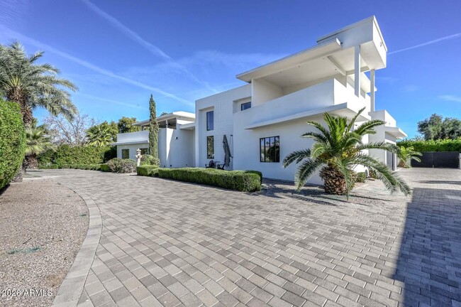 Building Photo - 5001 N Chiquita Ln