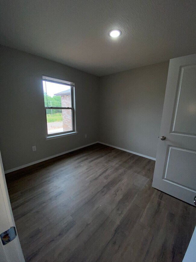 Foto del edificio - Comfortable four-bedroom home.