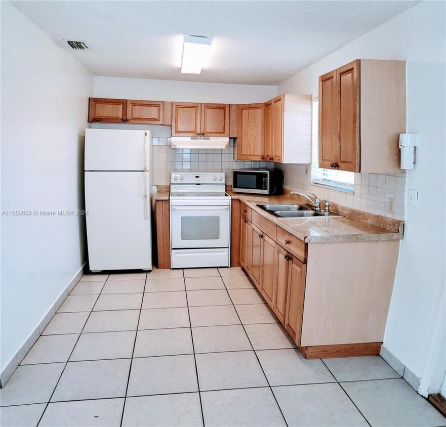 Foto principal - 2 bedroom in Hallandale FL 33009