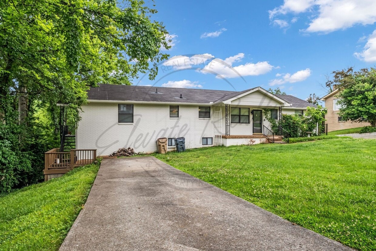 Charming Two Bedroom in Triplex in Goodlettsville! - Charming Two Bedroom in Triplex in Goodlettsville!