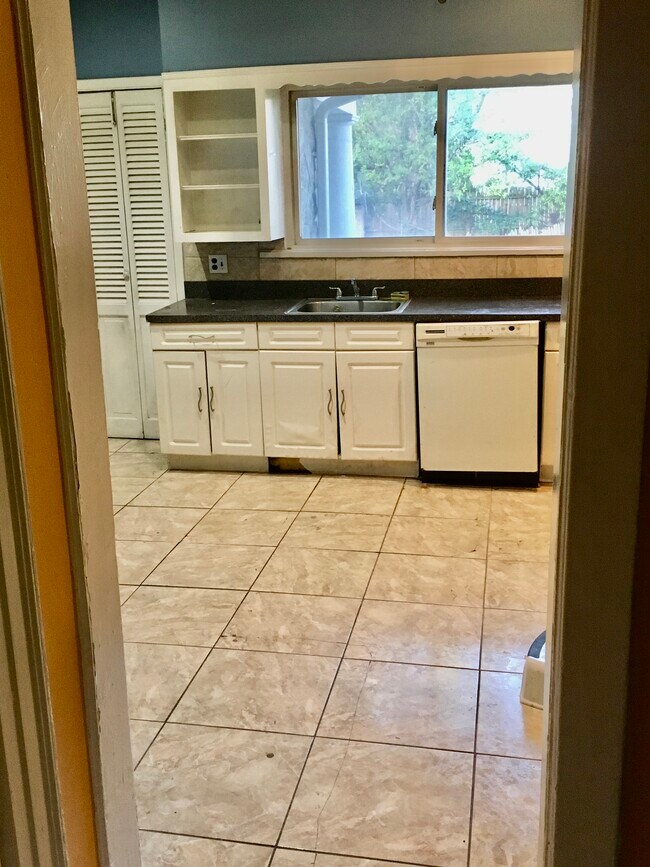 kitchen - 95 Rockledge Rd