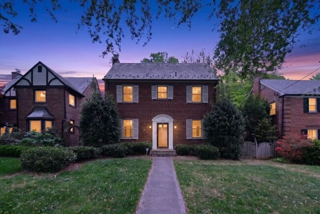 Photo - 4825 Butterworth Pl NW House