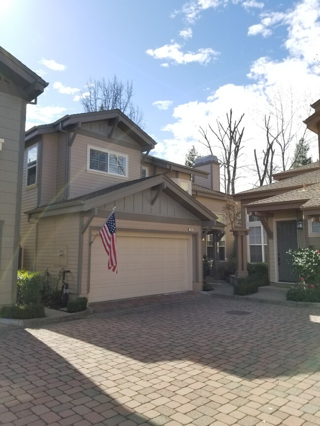 Building Photo - 3 BED 3.5 BATH HOME (PLUS LOFT) IN HIGHLY ...