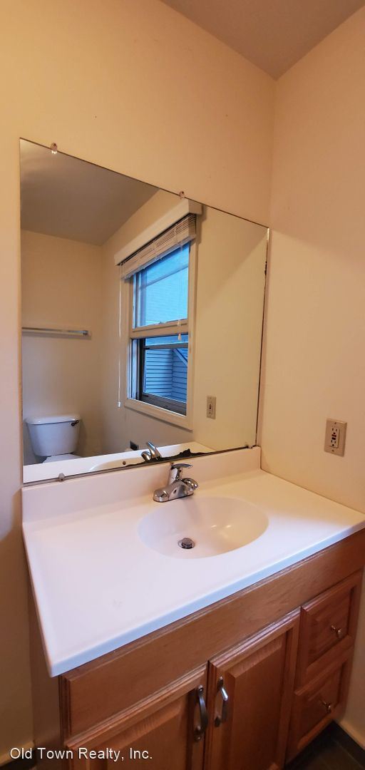 Building Photo - 6 br, 2.5 bath House - 517 S. Fourth