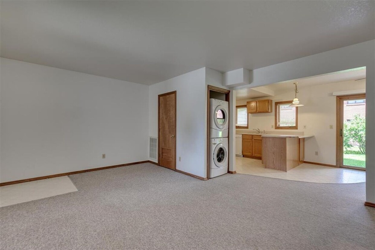 Primary Photo - 3 Bedroom Condo for Rent in Bozeman