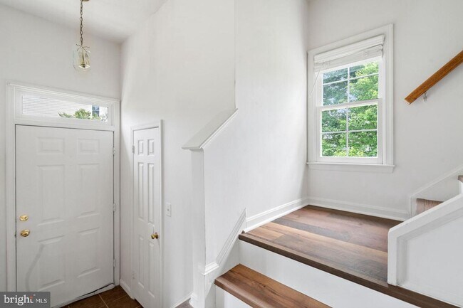 Building Photo - 7777 Black Horse Ct