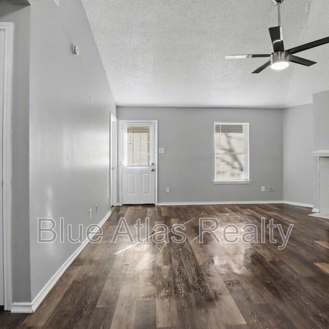 Building Photo - 1009 W Hills Terrace