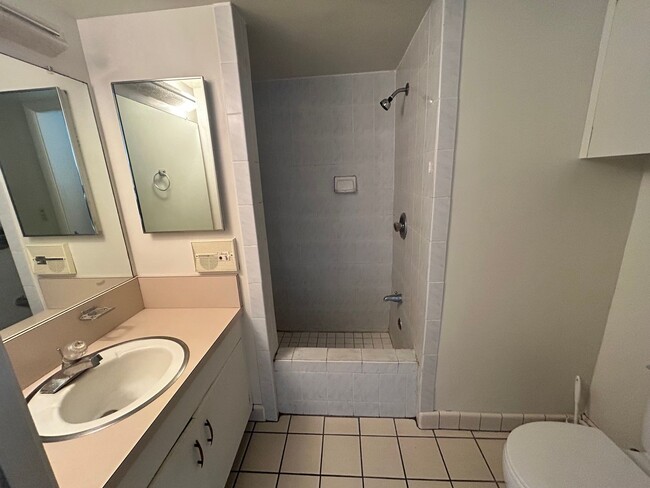 Building Photo - Affordable 2-bedroom, 2-bath