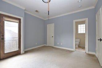 Building Photo - 707 Welch St