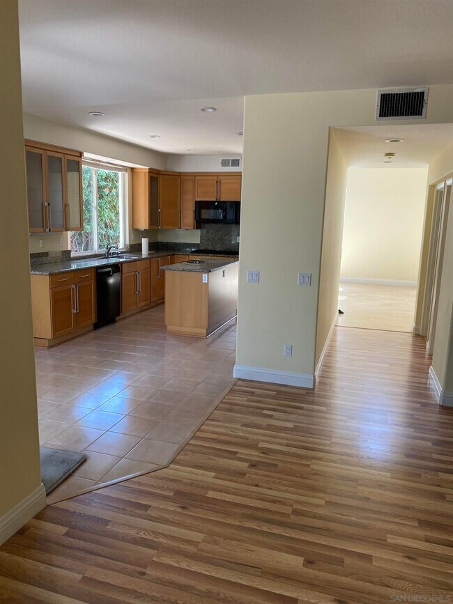 Foto del edificio - 6047 Firwood Row