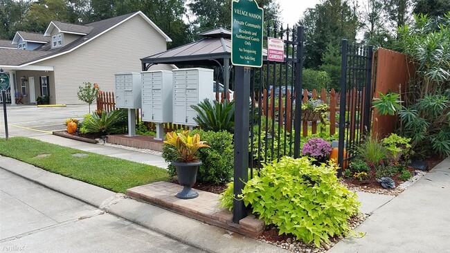 Building Photo - 3 br, 2.5 bath Townhome - Village Maison T...