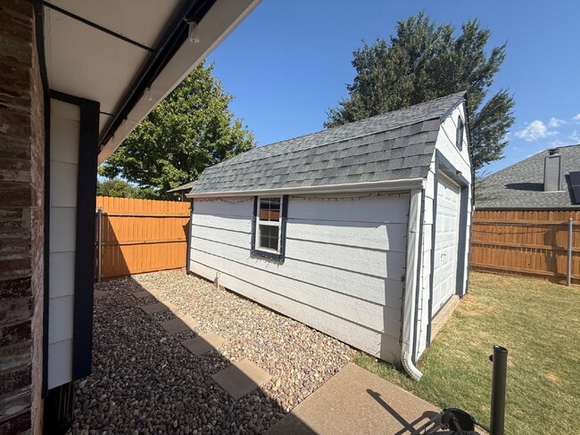 Building Photo - Corner-lot home in the desirable Cooper Creek