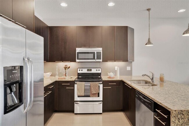 Foto del edificio - 17403 Placidity Ave
