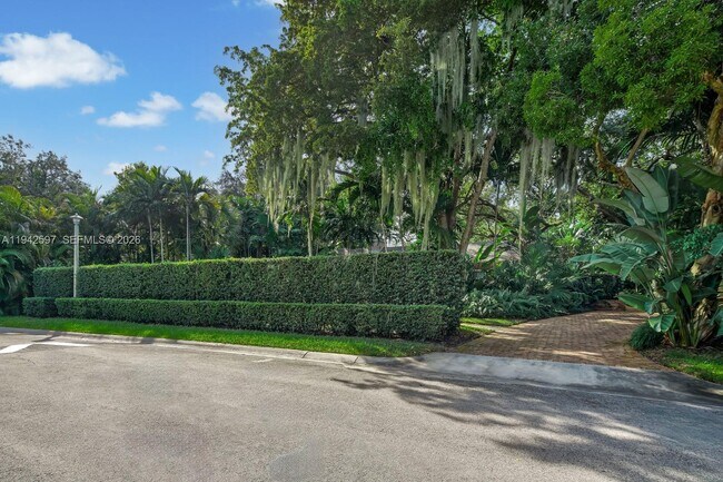 Foto del edificio - 530 Melaleuca Ln