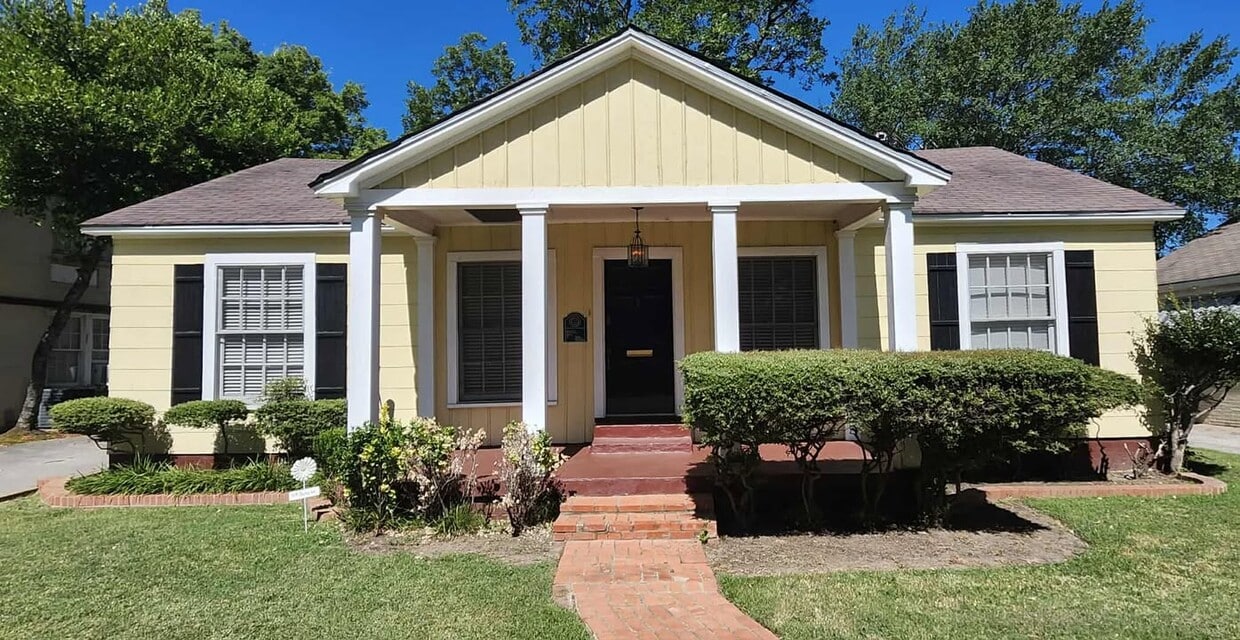 Primary Photo - 409 Sunny Ln