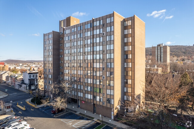 Building Photo - Berkshire Towers