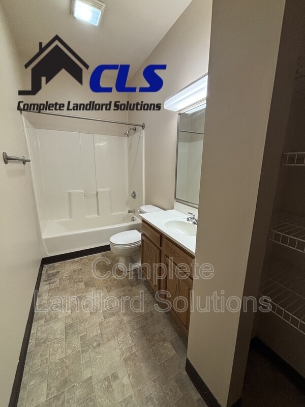 Building Photo - 1400 North Ave