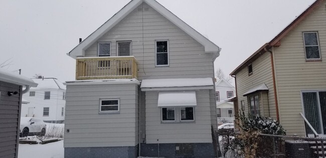 Building Photo - Old Brooklyn Area - 3 Bedroom Single Famil...
