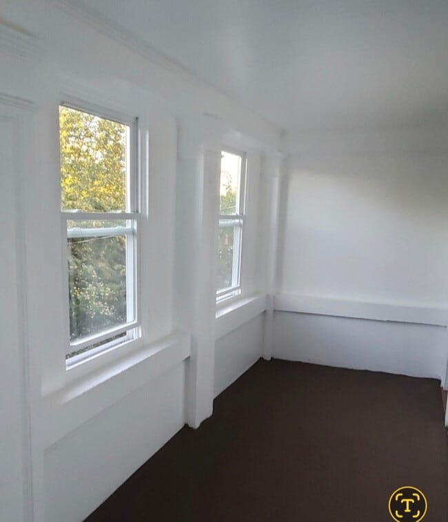 Sun Porch - 414 S 15th St