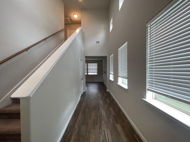 Building Photo - 5335 Marsh Ln