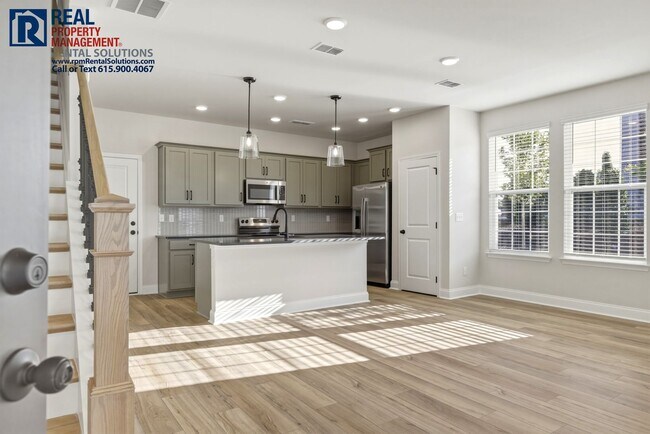 Foto del edificio - Gorgeous, BRAND new end-unit townhome across from the Avenue, 2-car garage, community pool coming...