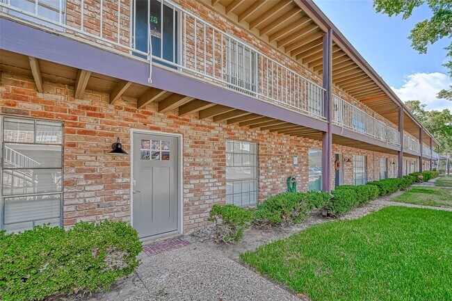 Building Photo - 7510 Shadyvilla Ln