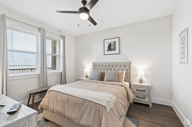 2BR, 2BA - 1,045SF - Bedroom - View Rail District