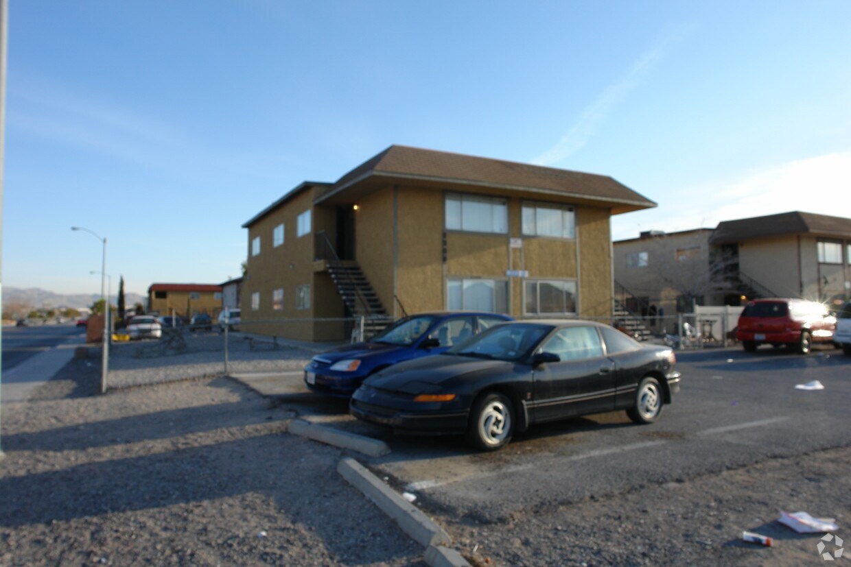 Building Photo - Sunland Manor