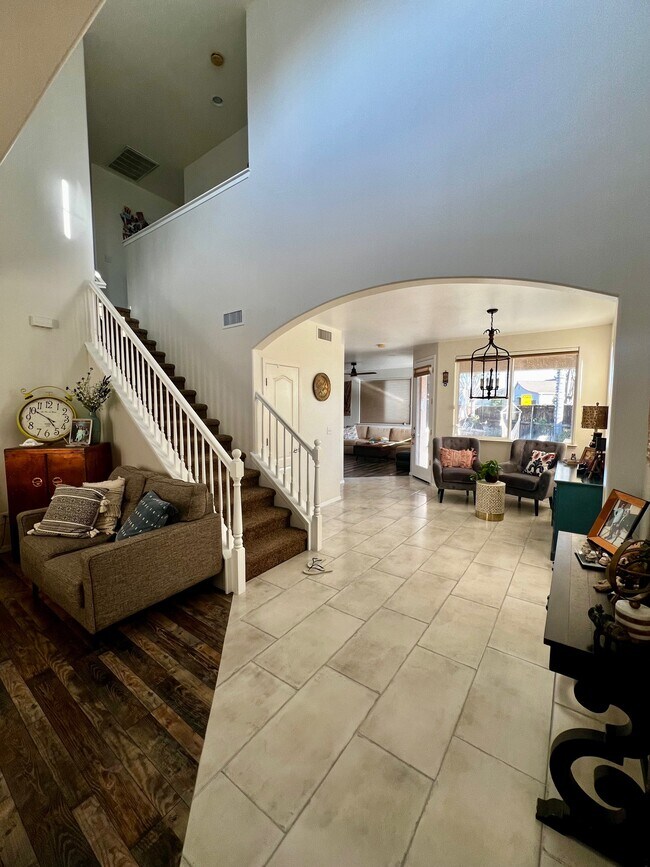 Foto del edificio - 5526 N Avocado Ln