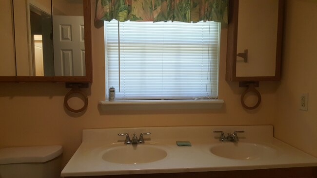 Building Photo - 3937 Leisure Woods Dr