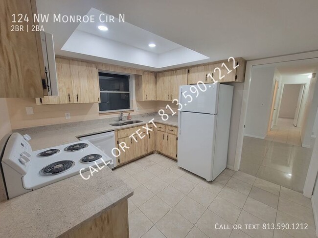 Building Photo - Spacious St. Pete Home