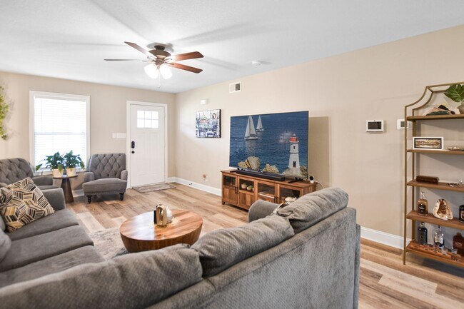 Foto del edificio - Pet Friendly Three Bedroom!