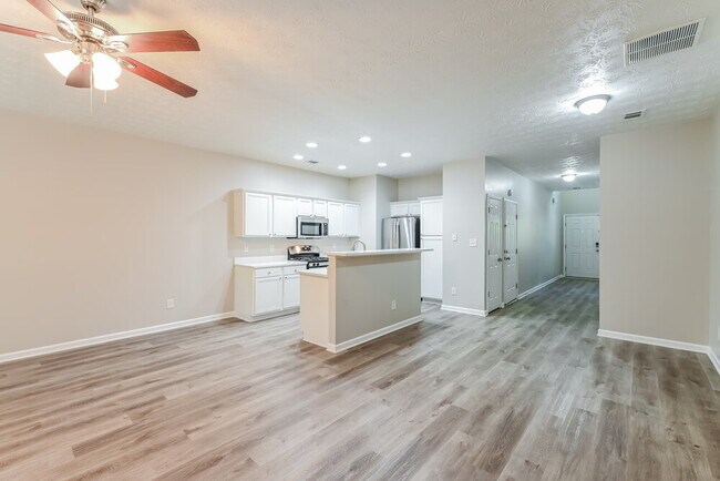 Building Photo - 770 Brookside Parc Ln