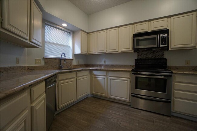 Building Photo - 5919 Woodway Place Ct