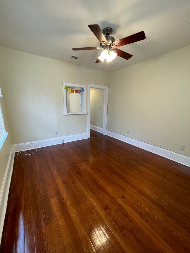 Foto del edificio - Charming 1-Bedroom Apartment in the Heart of Mid-City